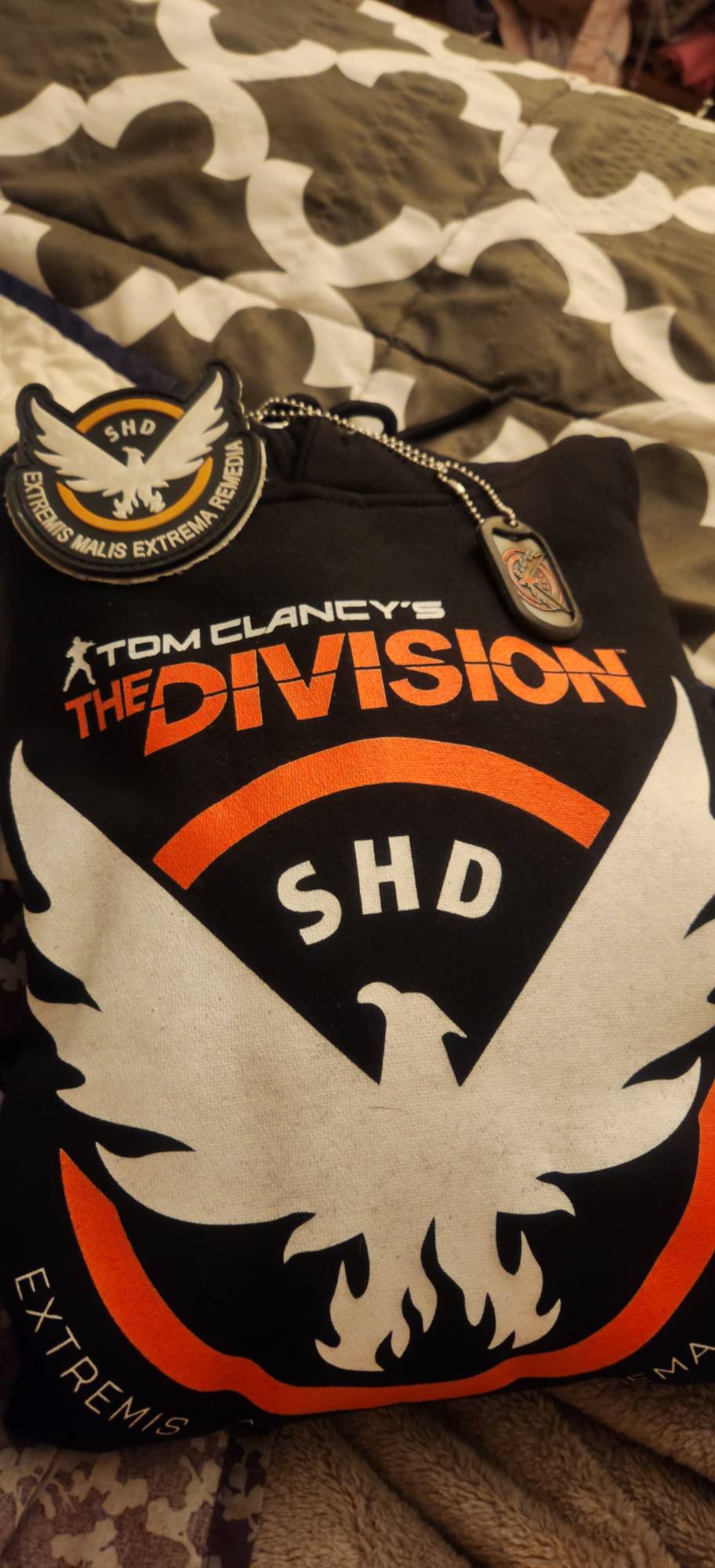 Take a look inside of the Phoenix Shield Collectors edition for