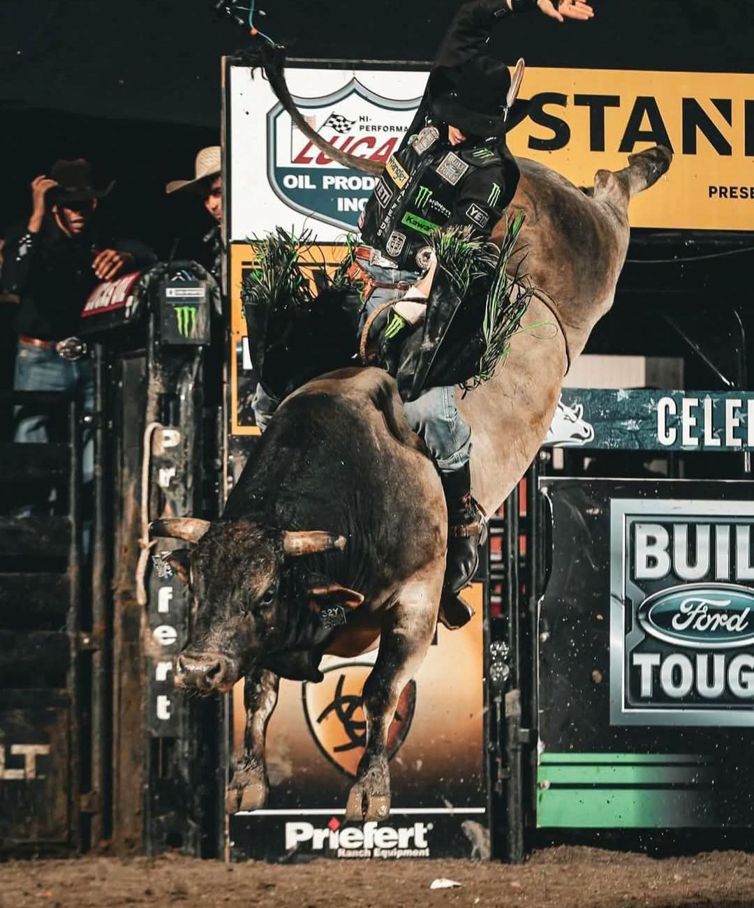 Rodeo - 🤩 Great photograp! 📸 #rodeonewsbroadcast #rodeo #pbr | Facebook