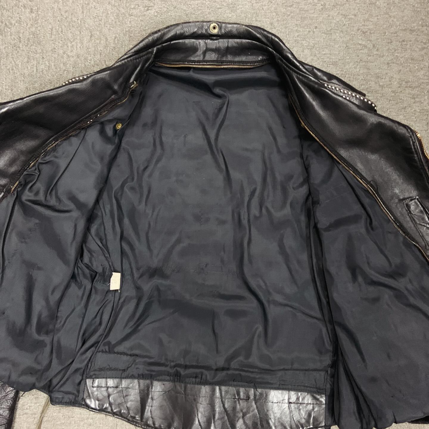 Hundred Buyers Vintage added a - Hundred Buyers Vintage