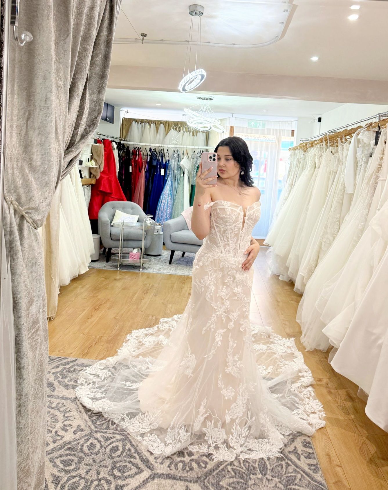 bespoke bridesmaid dresses in clacton Your Essex Private Bridal Boutique! To book your appointment visit our website www.essexbridal.shop Off-the-peg or to specially order cute black graduation dresses Waist 65cm Color:Black/Hot Pink BACKLESS DRESS