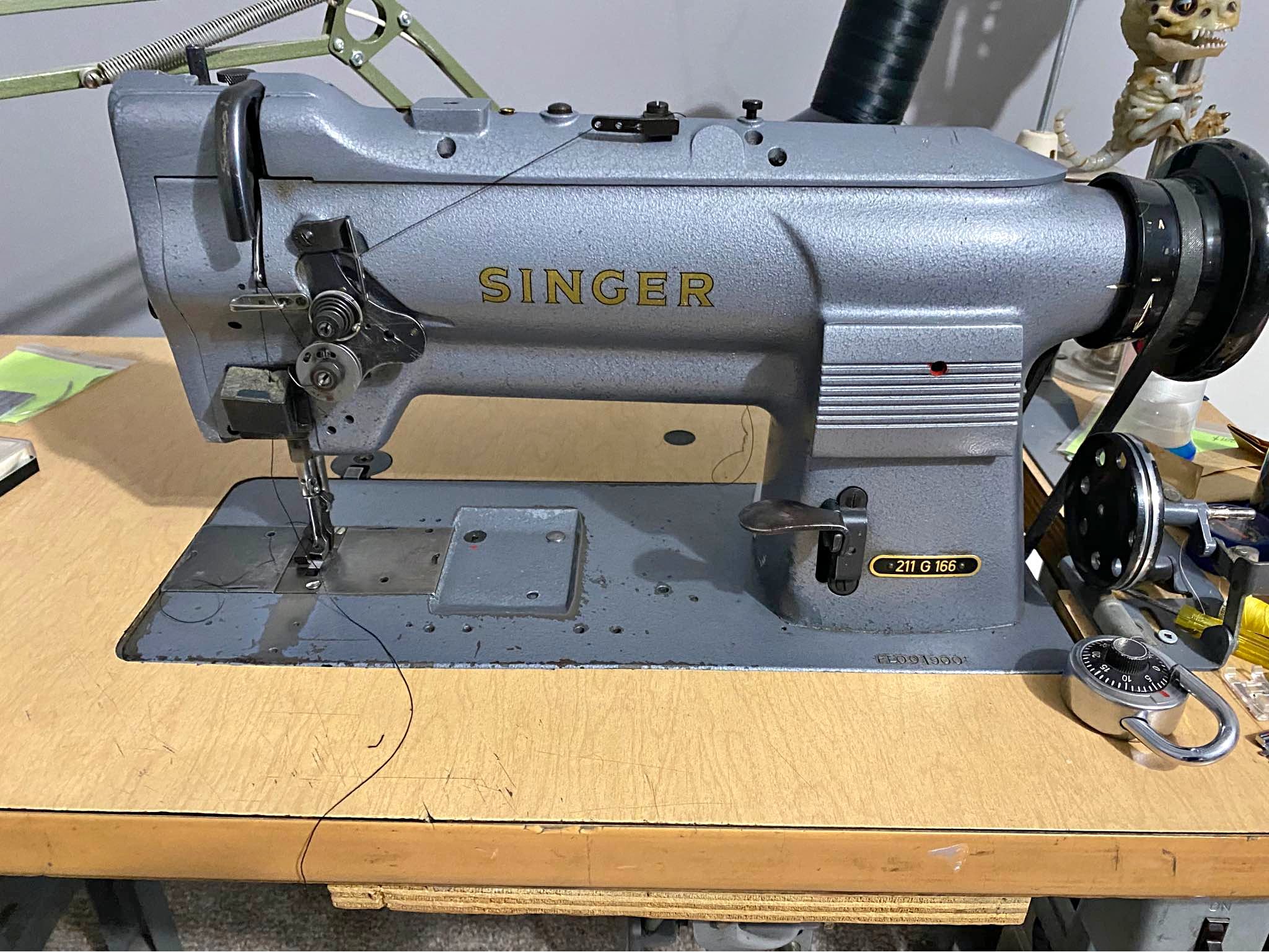 Singer sewing machine (211 g 166) - Sewing Machines & Sergers ...