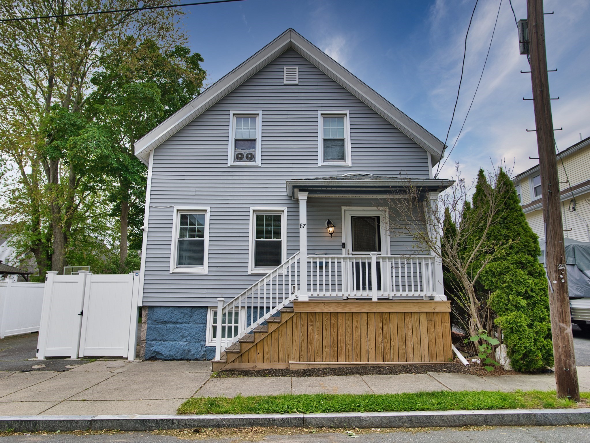NEW LISTING: 87 Pierce St, New Bedford, MA Welcome to this 