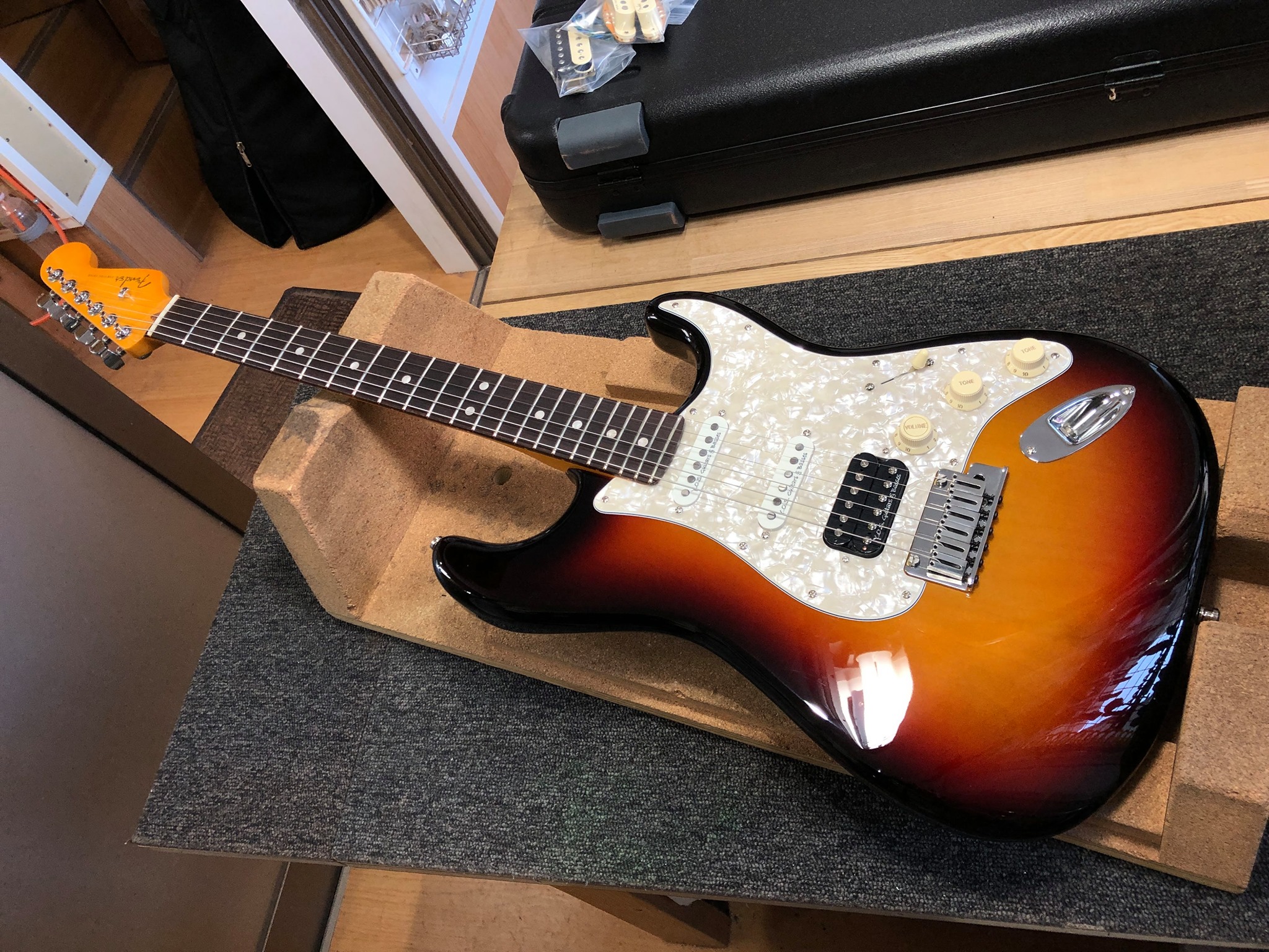 YOS ギター工房 - 作業完了後ですが、Fenderの最新シリーズ、American 