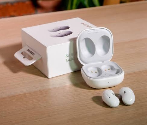 CellConn Group - Samsung Galaxy Live Buds White R2999...