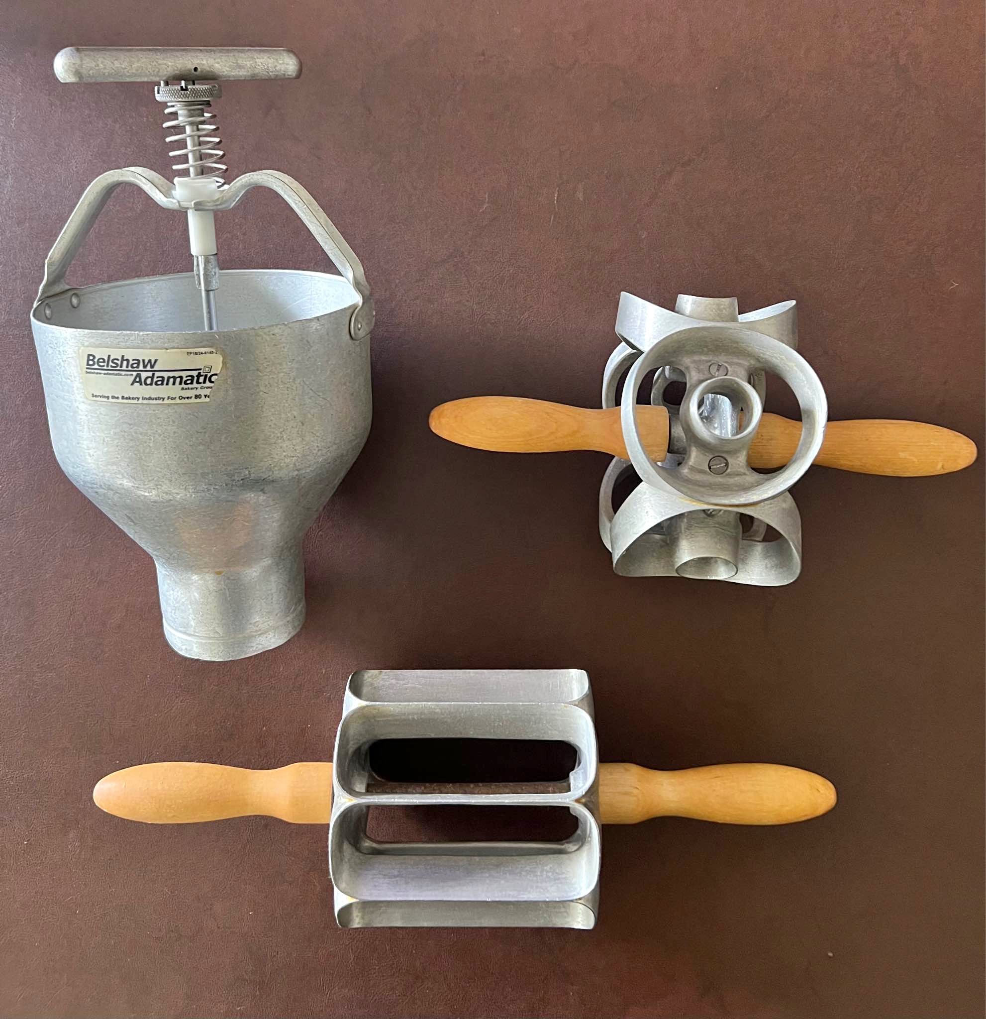 Retro Bakery Set: (For Donuts & More) Houpt Bar + Round Cutters ...