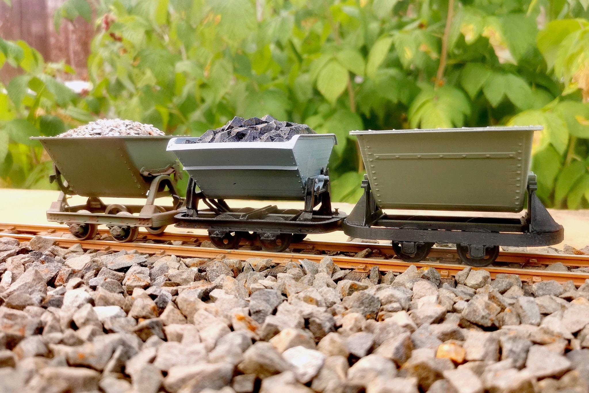 Rail - A Comparison of 16mm Scale Skips! Left to Right Slaters WD K ...