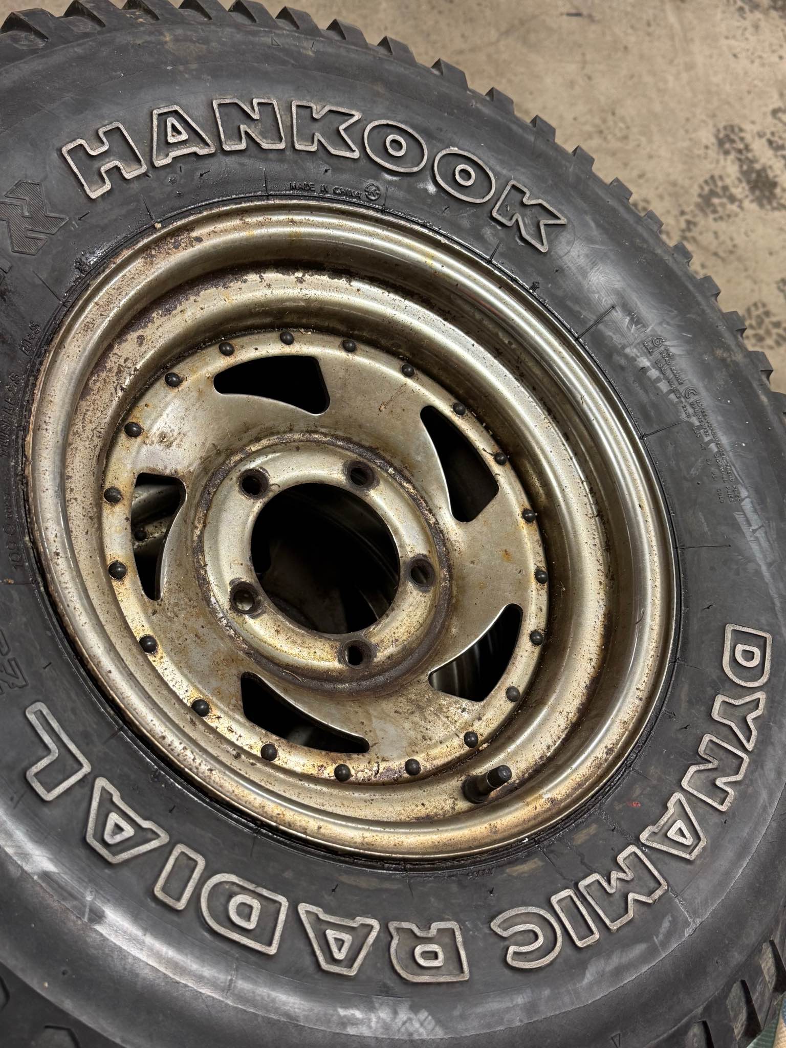 Rim chromé & pneus - Car Wheels, Tires & Parts - Acton Vale, Quebec ...