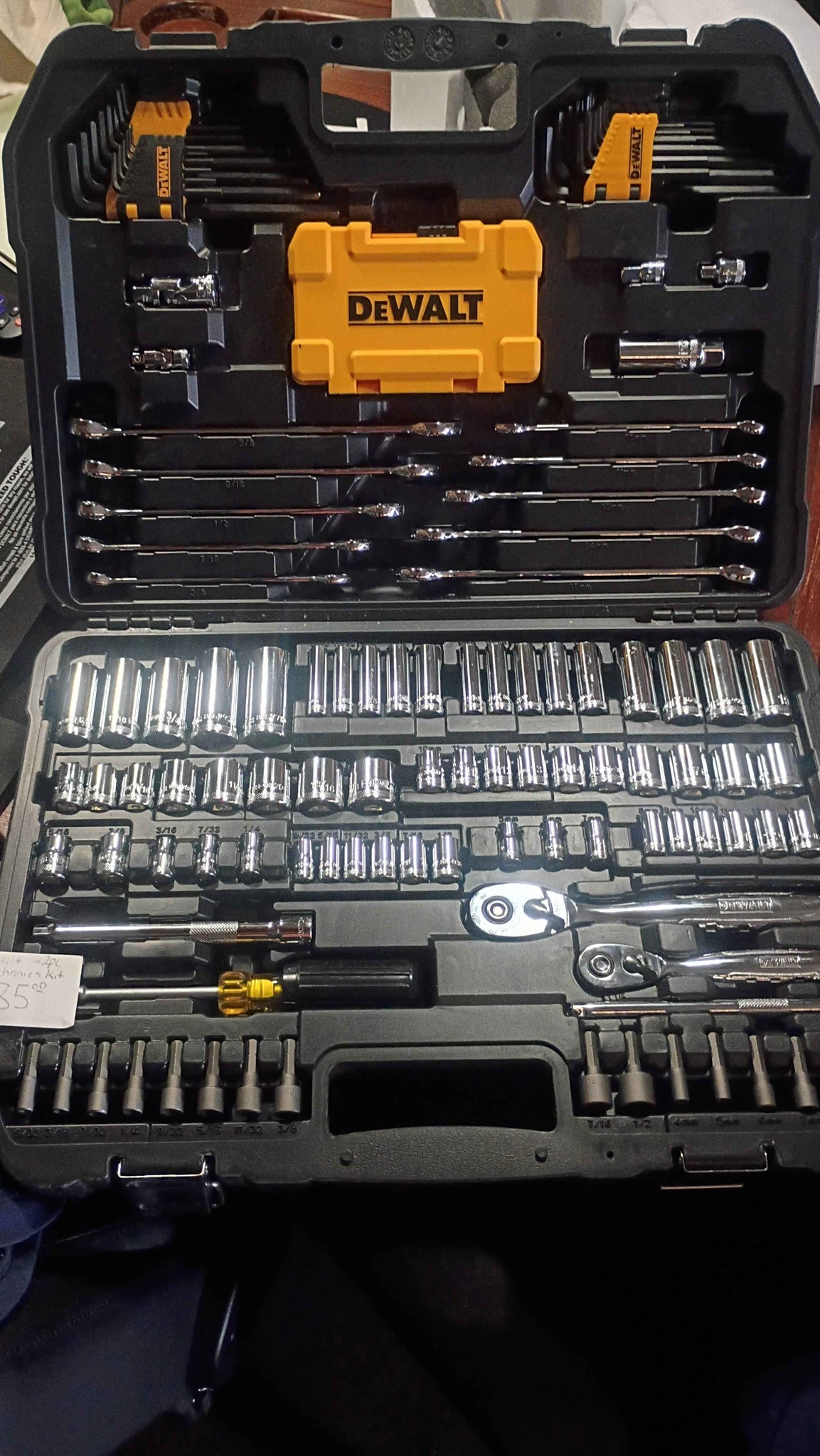 DeWalt 142 Mechanics Tool Set Yo Hablo Español - Mixed Hand Tool Sets ...