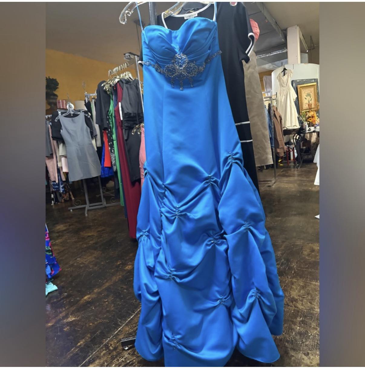 sell formal dresses for cash near me Buying and selling gowns in Coffee County, TN windsor store dresses