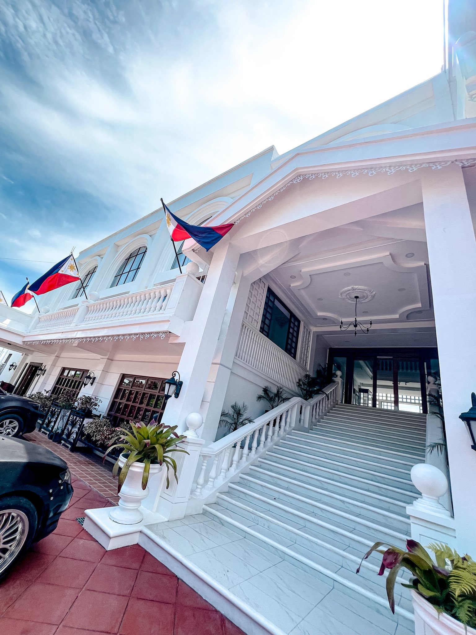 Naga - Left Naga 9:10 AM, lunch here at Barisbis at 12:06. Si mga nasa ...