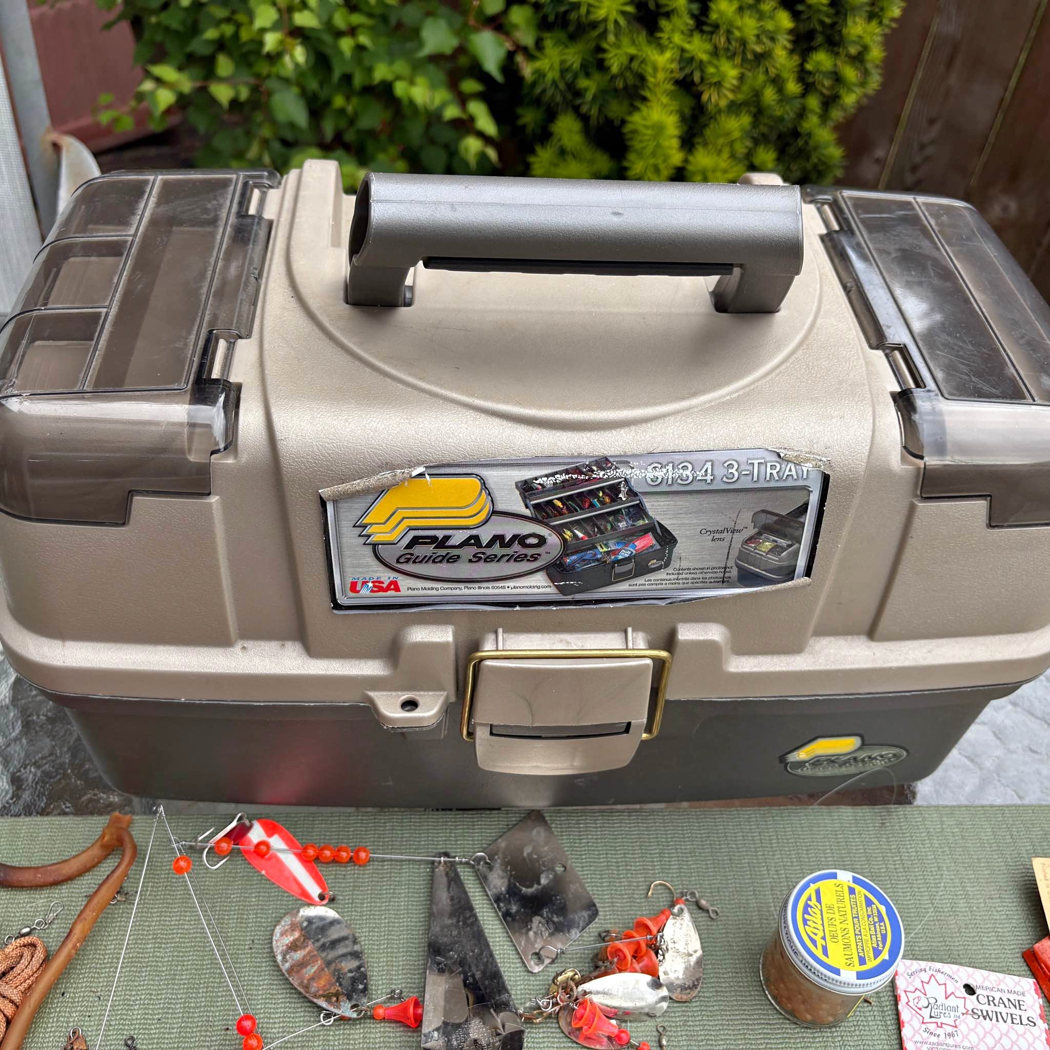 crane fishing tackle box SKB 7200 Large this fishing tackle box there are 4 SKB Large Tackle Box 7200