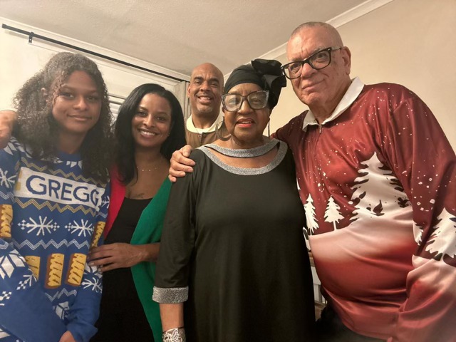 Bermuda - Juliette and Steven with their family in Scotland (l-r ...