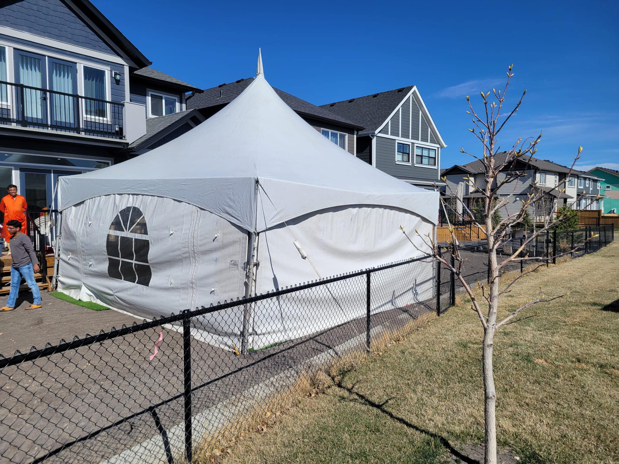 großes zelt kaufen camping TentHome Aufblasbare Zelte Wasserdicht Glampingzelt Familienzelt Stehhöhe Luxuszelt mit Pumpe für 2-6 Personen L: 400 x 300 x 210cm Sport & Freizeit Denkmalgerechte Instandsetzung des Sonnensegels filter_device_Laptops Mounting Options:1x 12