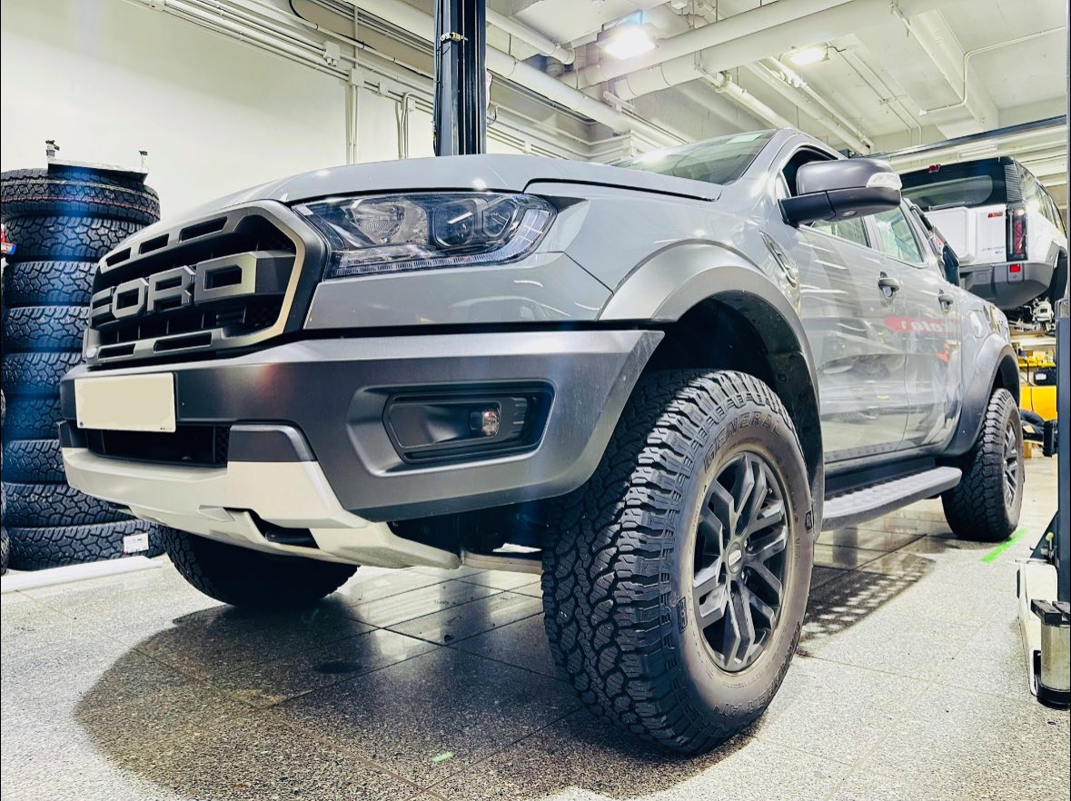 FORD RAPTOR T8 2022車行得千零公里堅罕有，內籠仍然好新淨 接近全原裝車，上手車主裝咗個大塑膠龍門架及尾簾，不過唔知點解兩邊都 ...