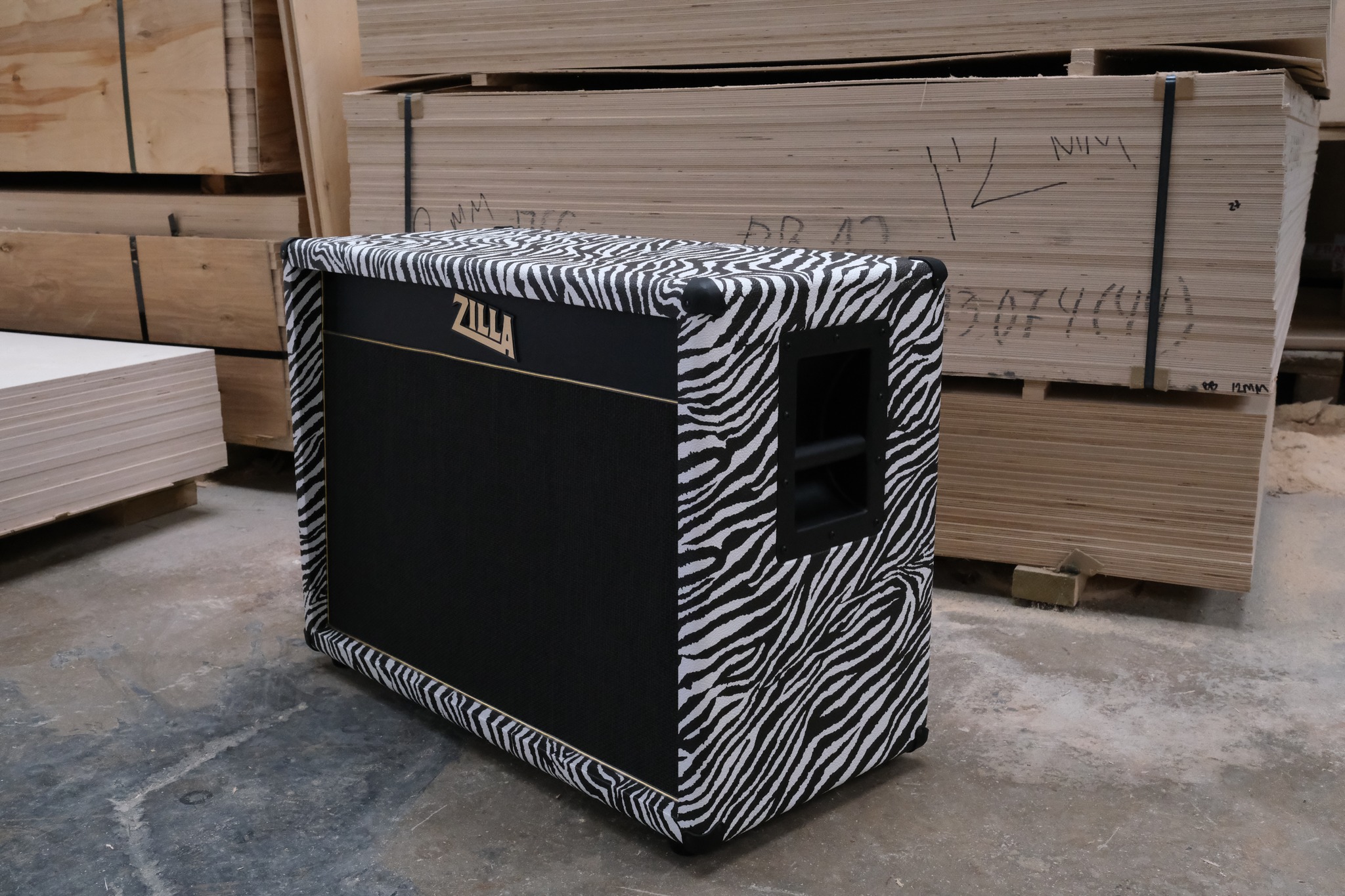 Custom zebra tolex 2x12 guitar cab with black accents