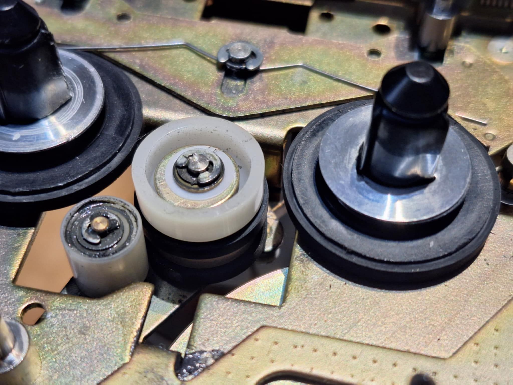 Just to share a few photos of full service for Sansui sc2110 deck
