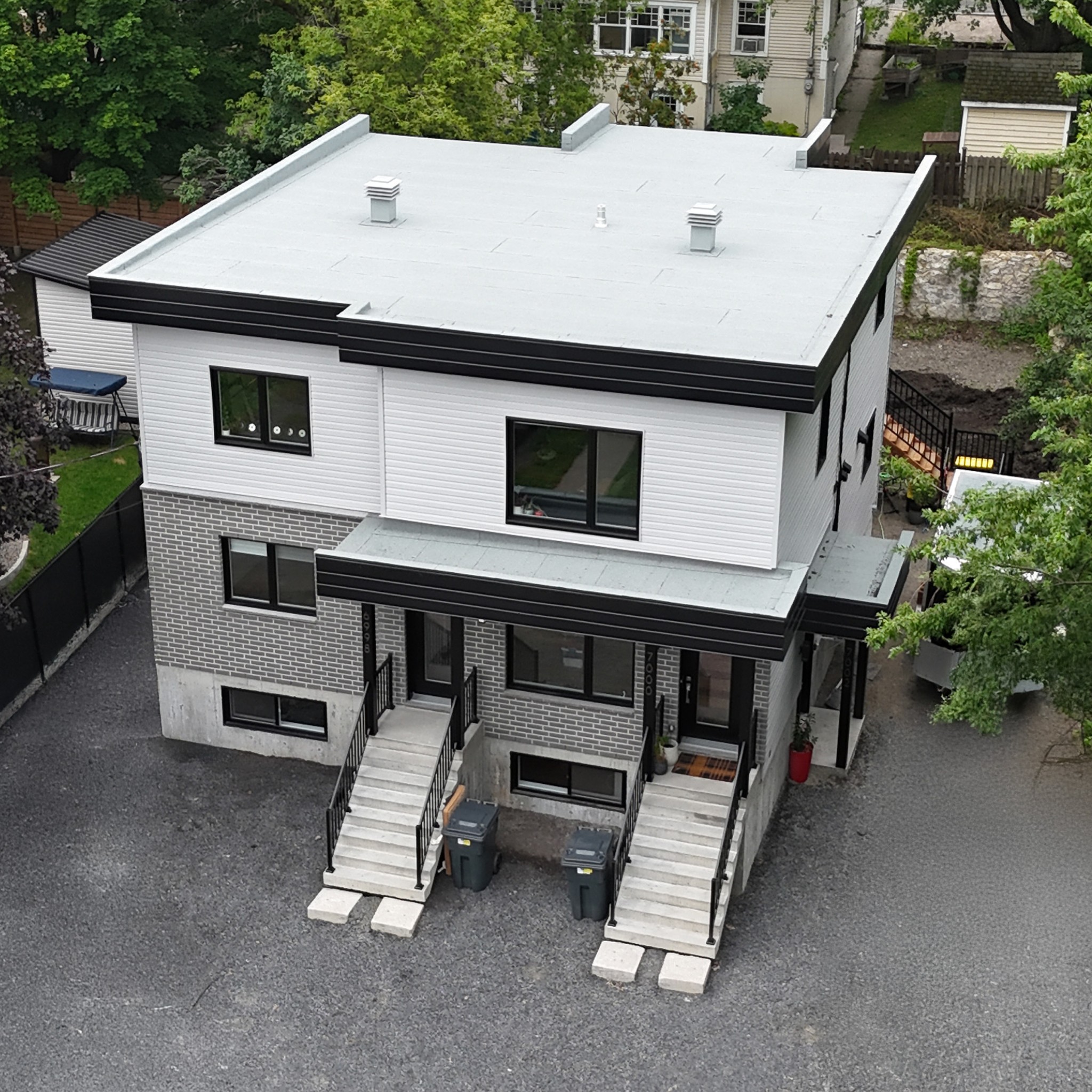 Maisons - ⚪⚫ UN TRIPLEX AU DESIGN MODERNE! ⚫⚪ Architecture droite ...
