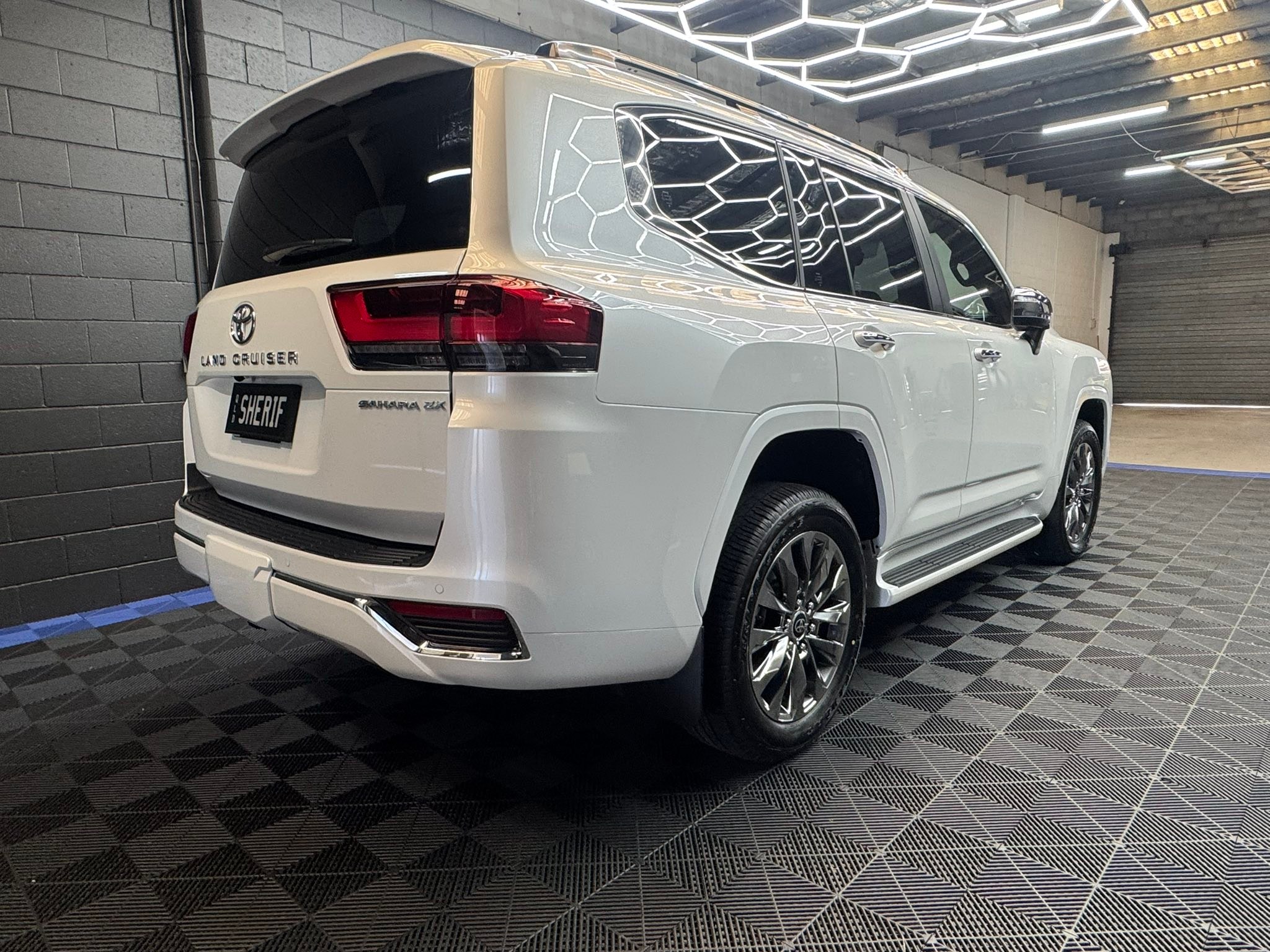 What colors look best on a 300 Sahara ZX with exterior accessories?