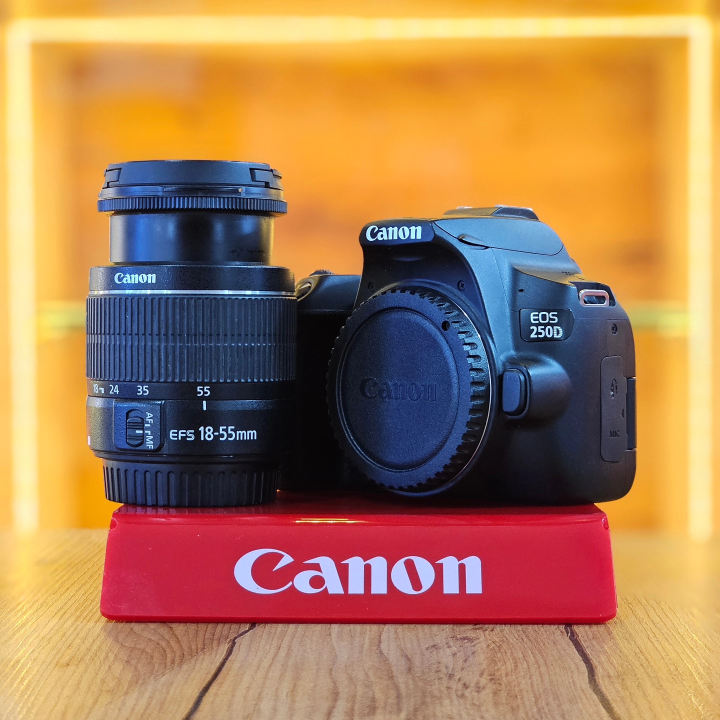 ○ Canon EOS 250D + 18-55mm III. ▪︎ Shutter Count : 2K ▪︎ Prix 