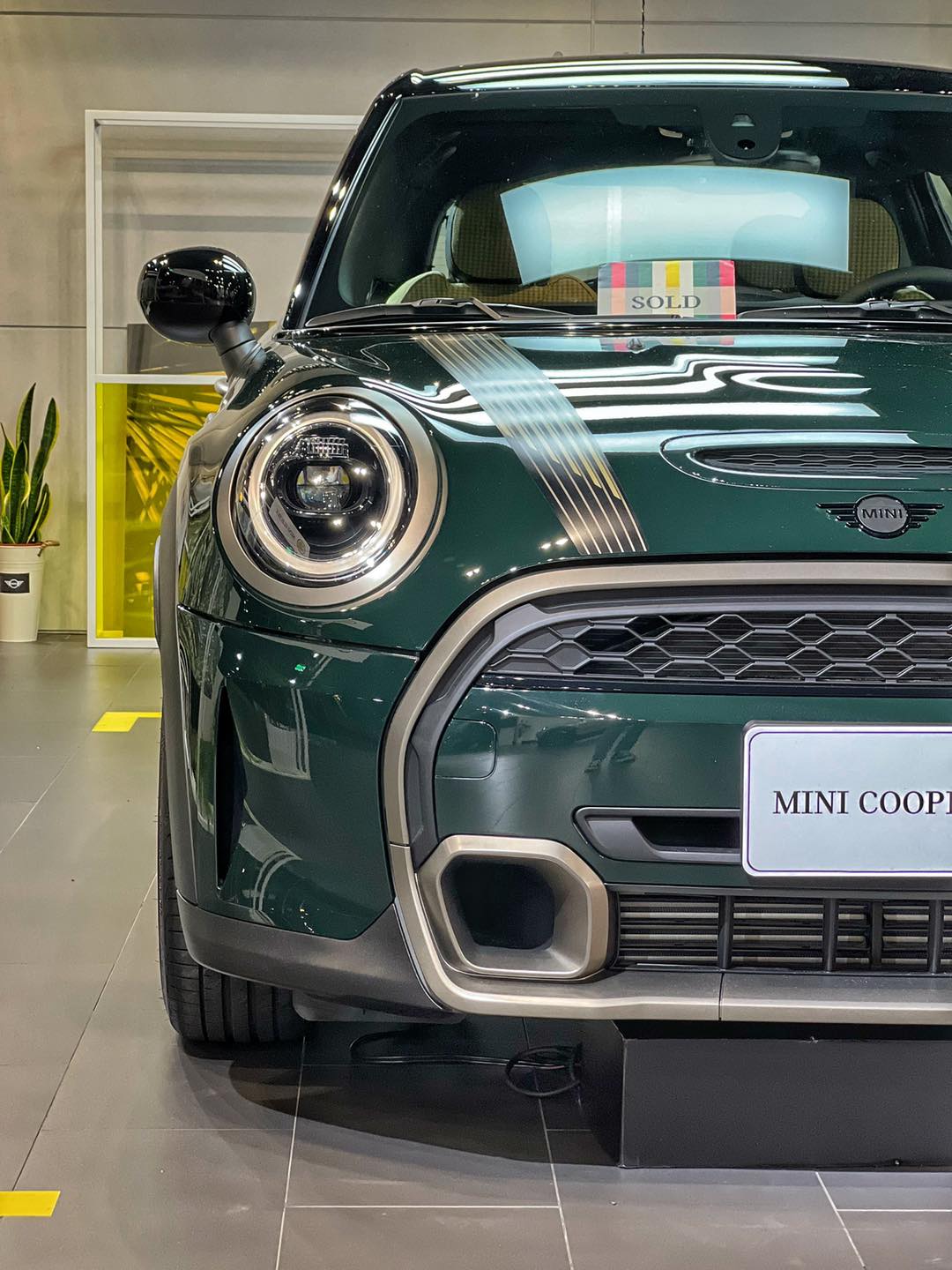 剛運到展間，馬上就有人把你帶走 想多看一眼都沒機會。... - MINI Cooper「庫柏的迷你時代」 | Facebook