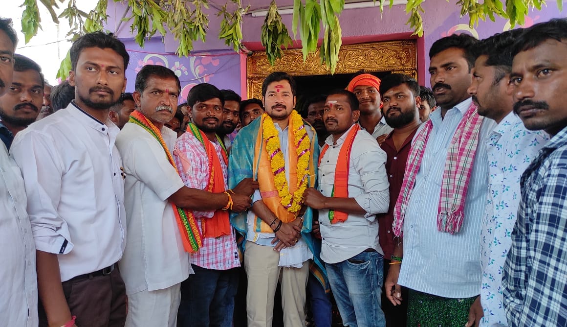 Raghu Anna fans Huzurnagar