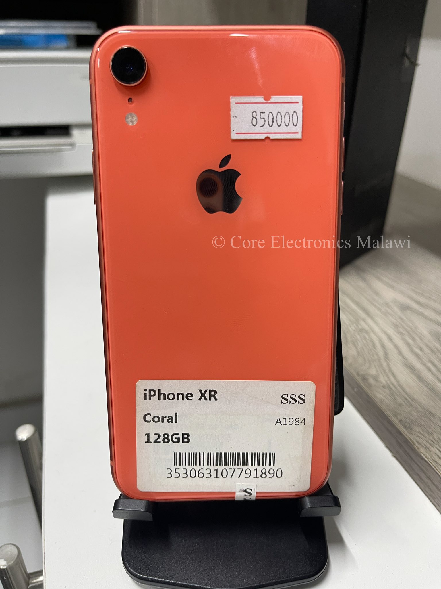 iPhone XR 128GB RED au バッテリー76% Apple iPhone XR Product Red
