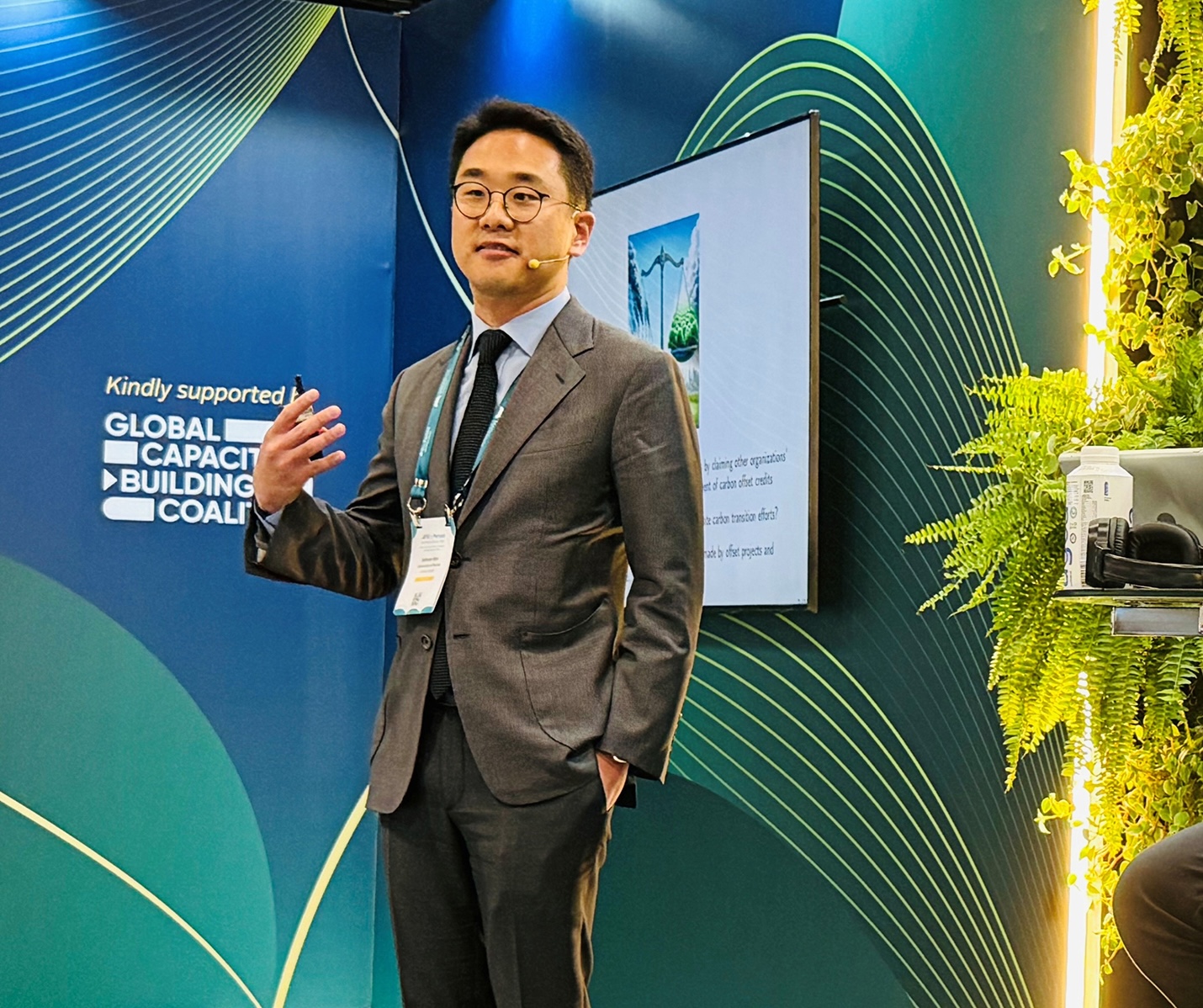 UF - Warrington faculty earn recognition on the global stage. 🌍🐊 ...