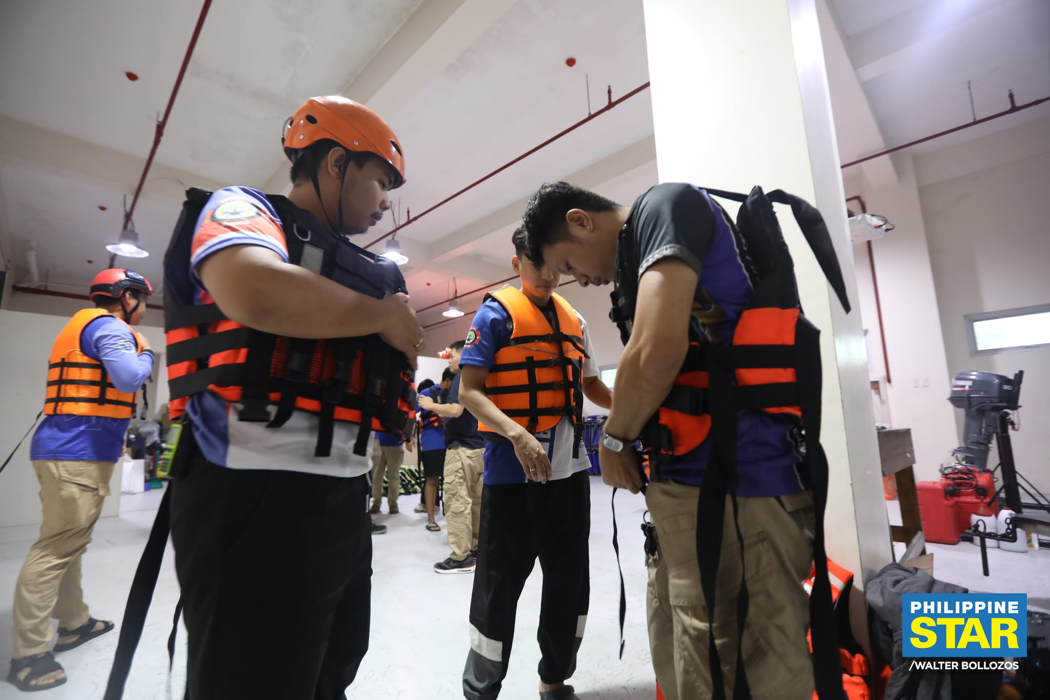 Philippine - Members and volunteers of Marikina Rescue 161 prepare for ...