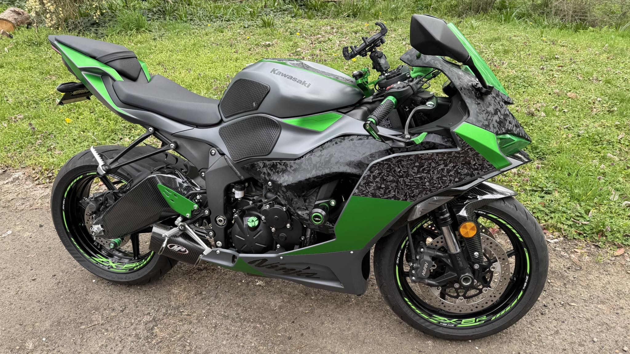 25 ZX6R. Doing my own work on it. Kawasaki Kawasaki A laP
