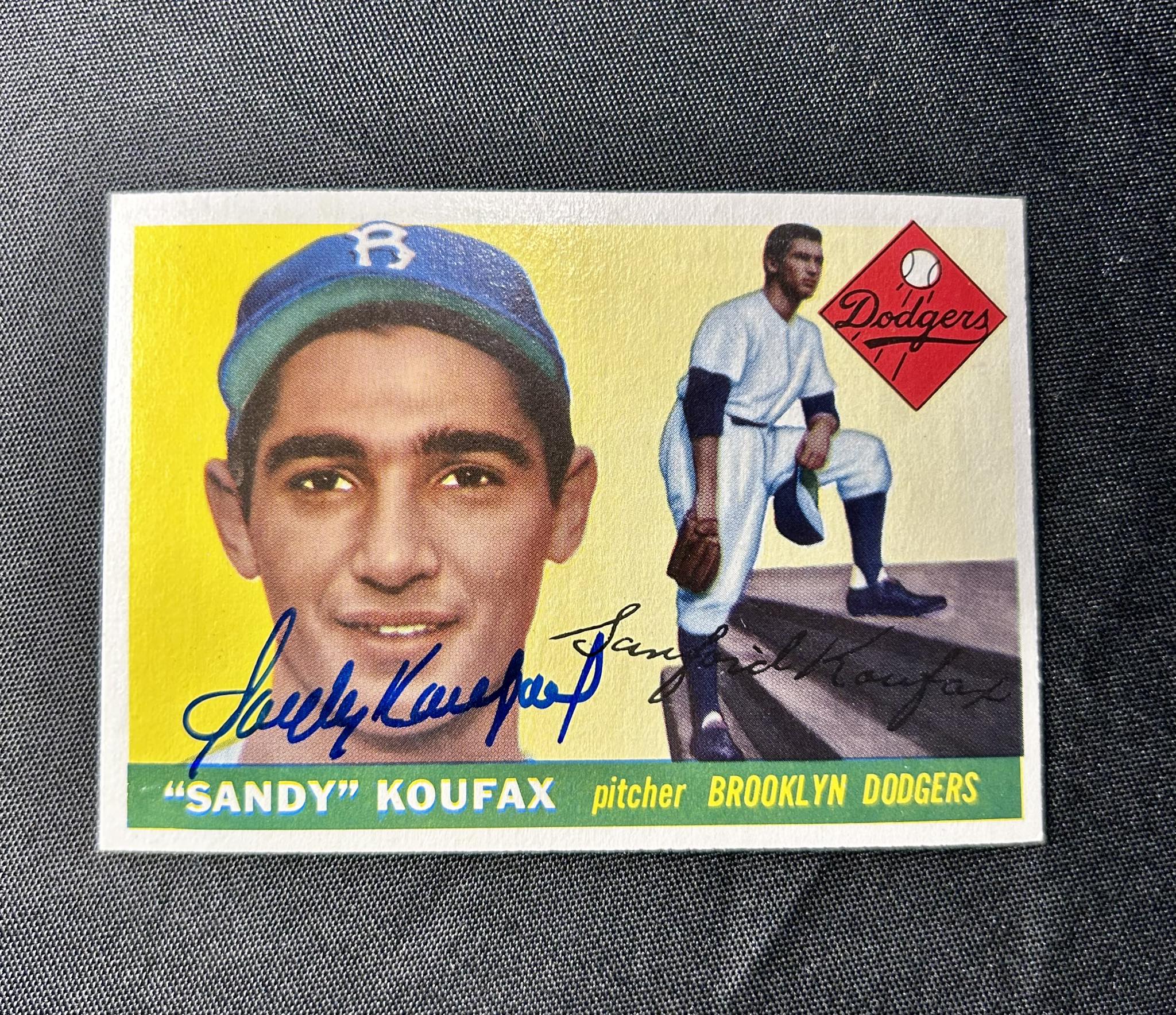 Sandy Koufax signed this 1/1 autograph card and the pen he used 