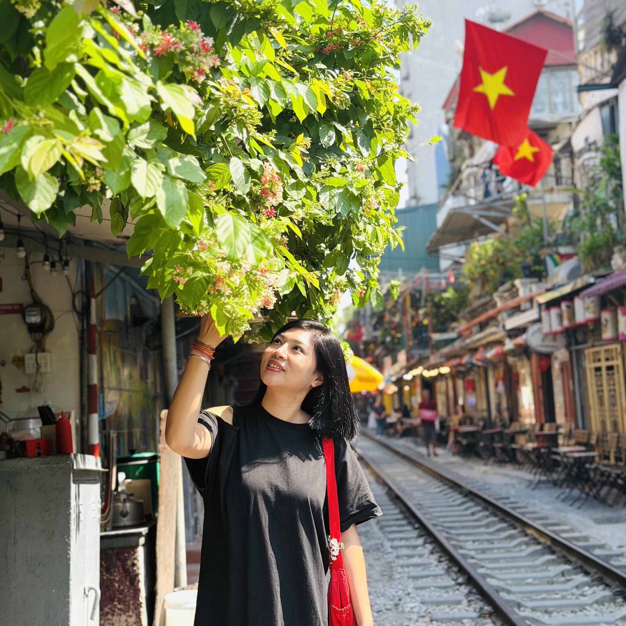 Xuan Thi Cu Huy - Thu trong mắt em là những giọt nắng thủy... | Facebook