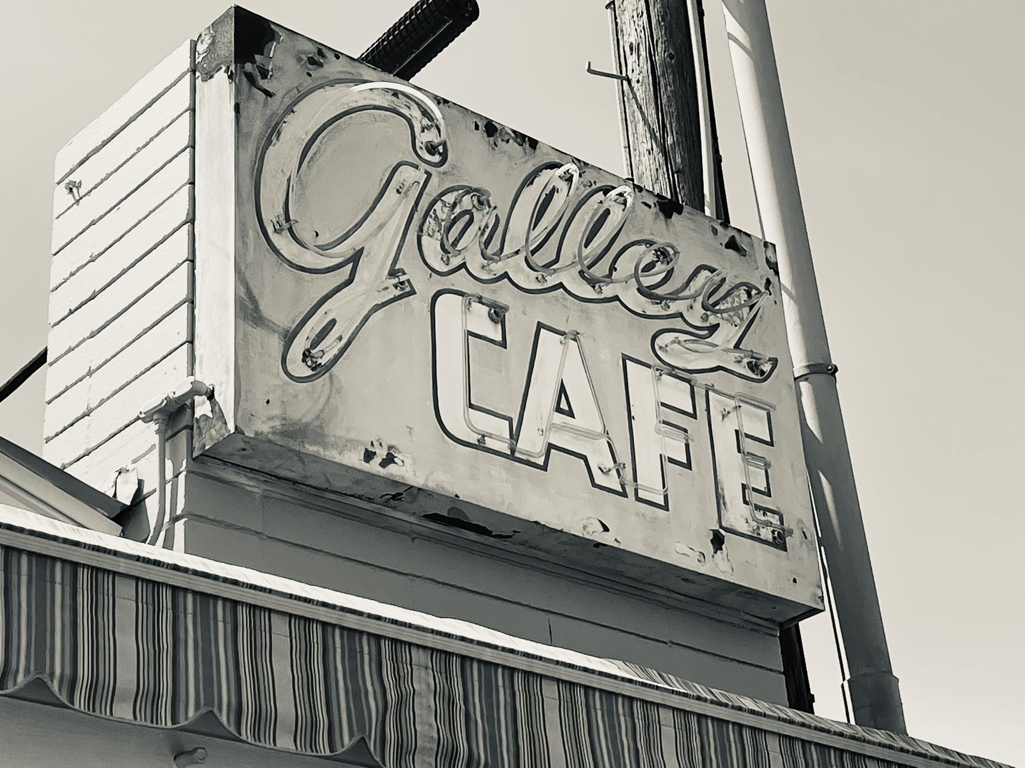 Lee's Diner neon sign restoration update