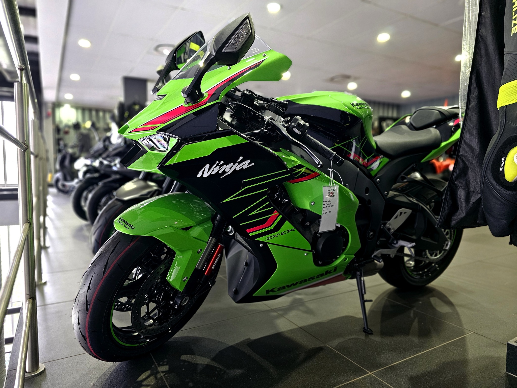 Brand NEW 2025 Kawasaki ZX-10R For SALE 🏍️ - Selling Price R379