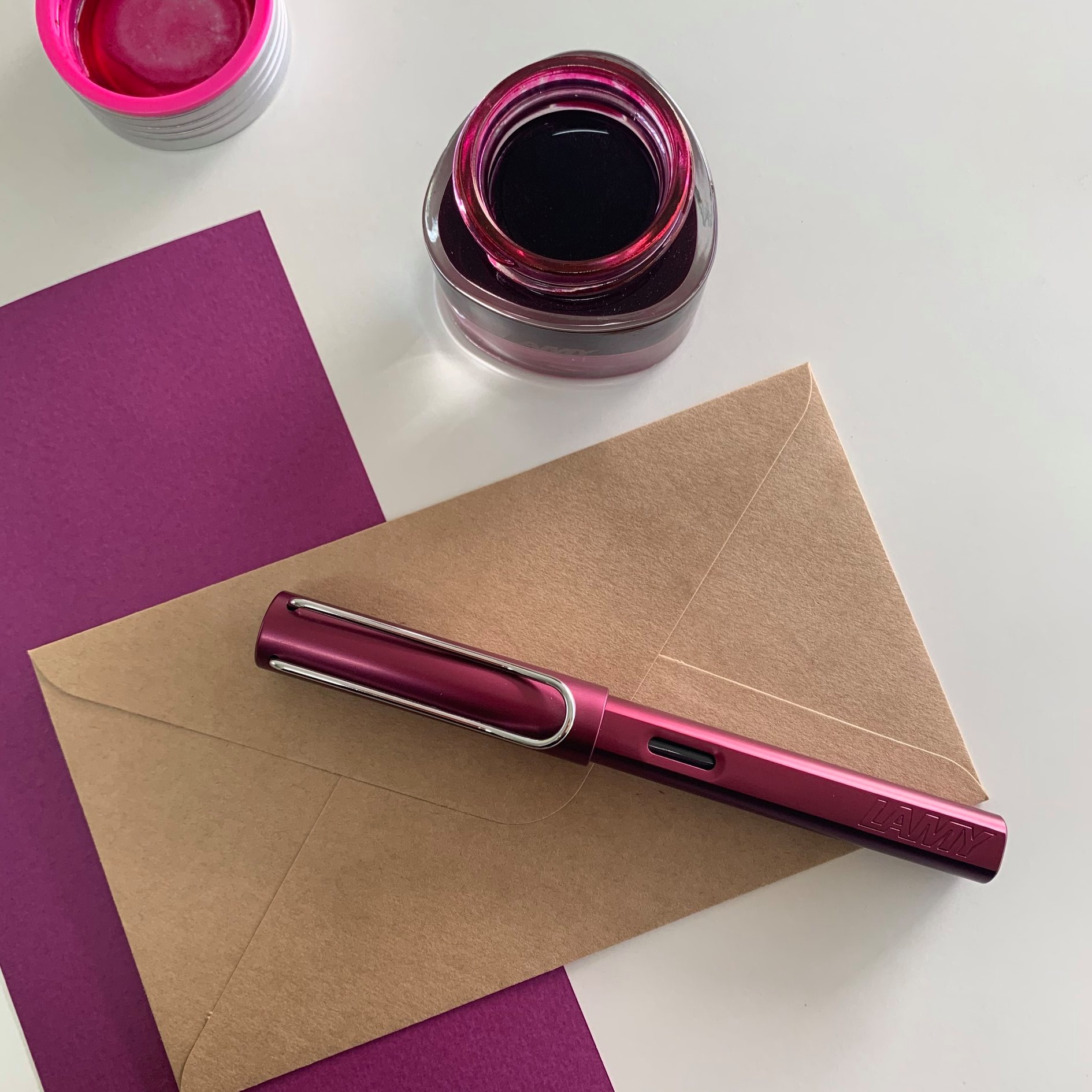 LAMY Korea - 마음을 담아 정성스럽게 쓴 손편지가 주는 감동은 결코 작지않죠 🏼 사각사각...