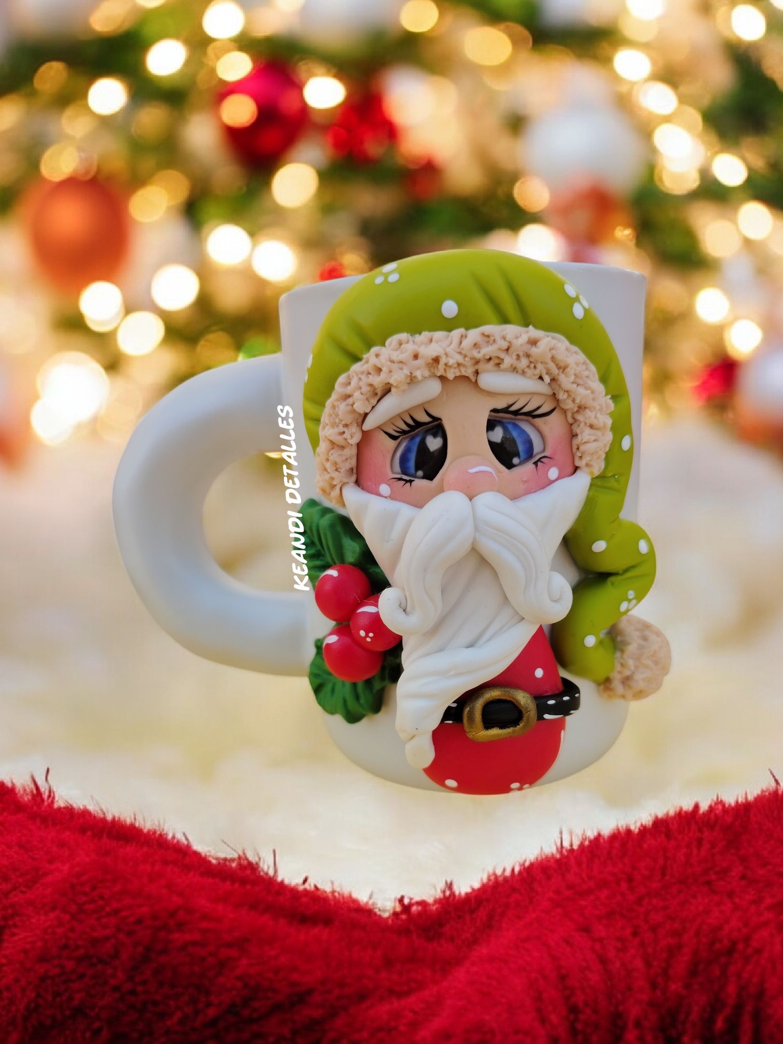 𝑲𝑬𝑨𝑵𝑫𝑰 - 🎄 ¡Taza navideña con diseño de Santa Claus disponible! 🎅 Hecha ...