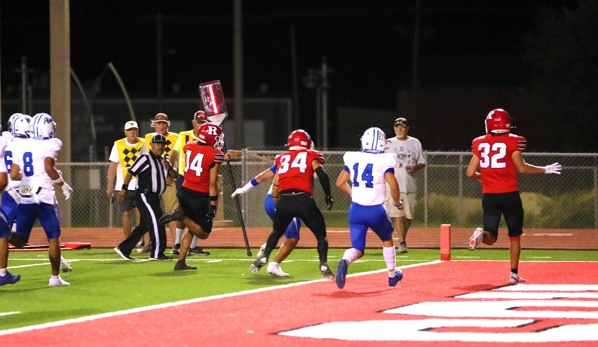 Davroc - Roswell vs. Lovington_FB_09/12/2025_Fri. Roswell (14) makes ...