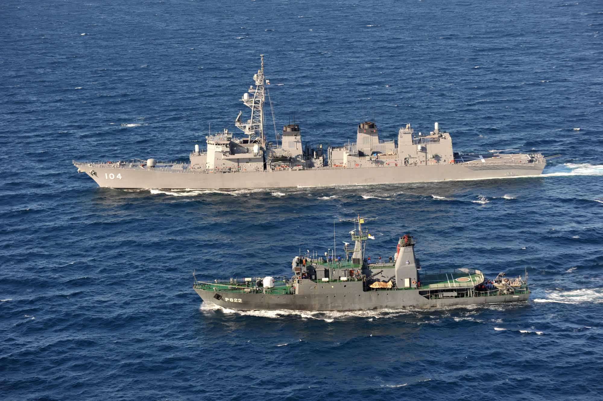 防衛省 海上自衛隊 (Japan - （親善訓練）戦術運動を行うスリランカ