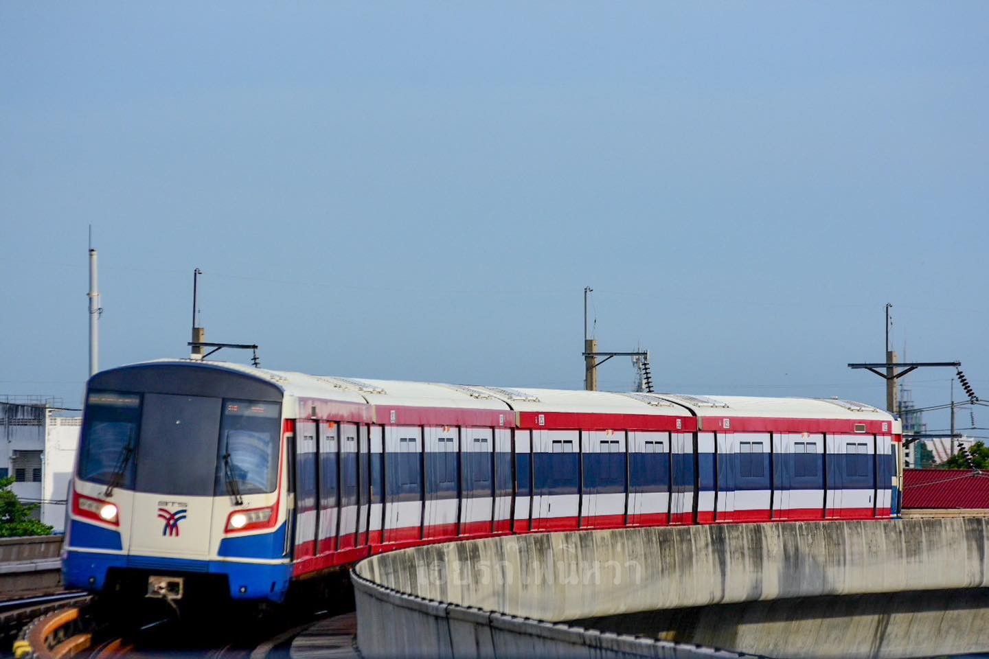 เฮ้ย - รถไฟฟ้าที่ใครๆก็ตามไปเก็บภาพ CNR EMU B2 หมายเลข 52 สถานีศรี ...