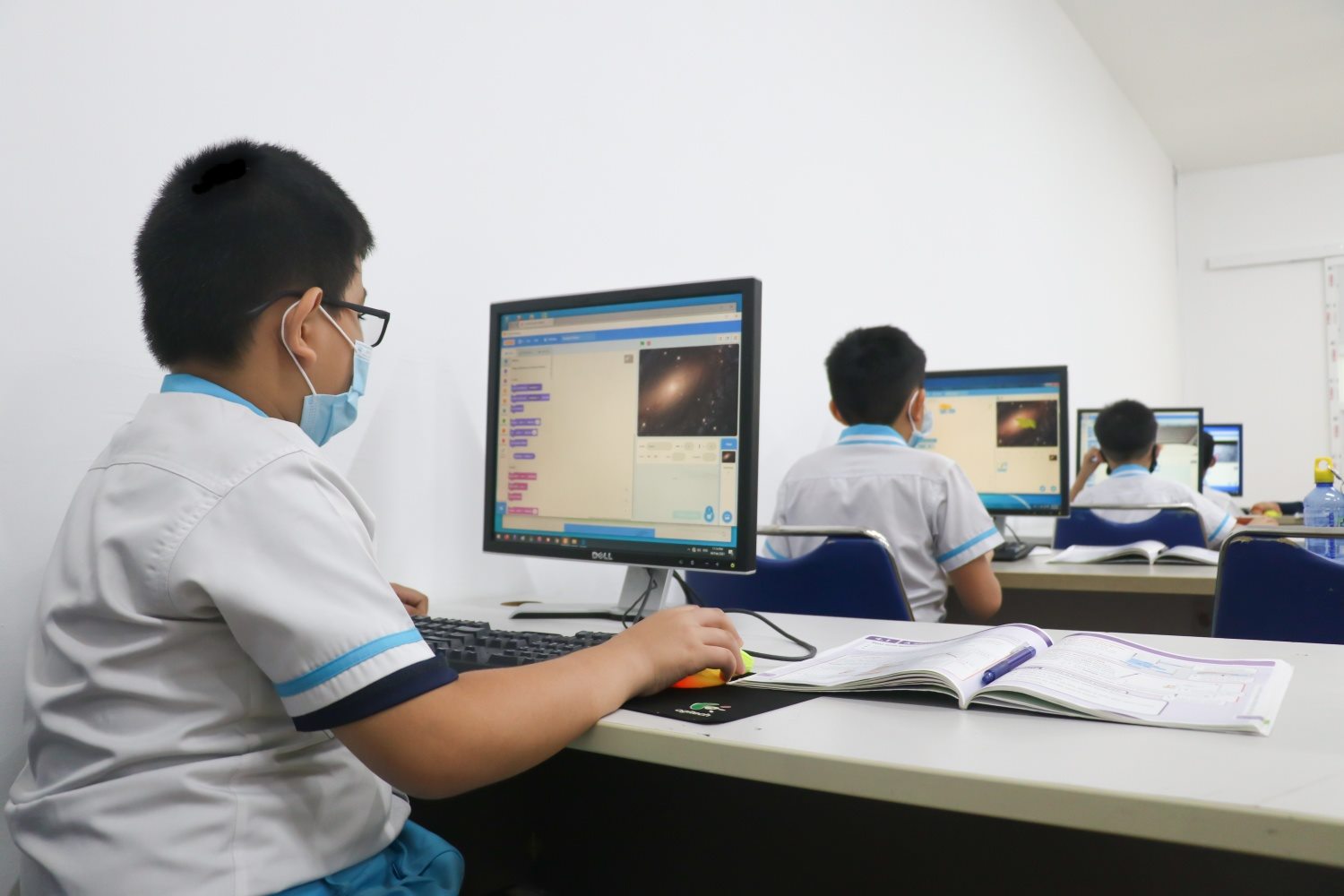 Grade 4 - Computer Lesson Computer education in schools plays important ...