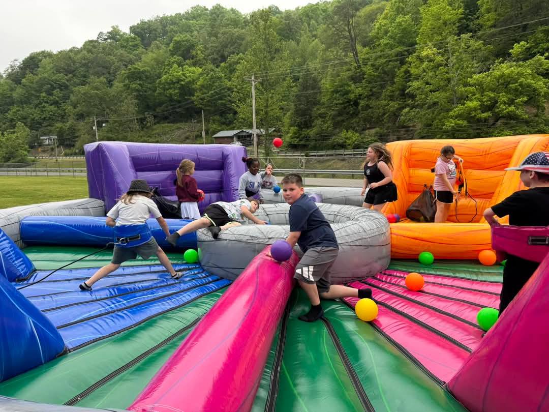 Hurleys Jump... - Hurleys Jump Zone Inflatable Water Slides