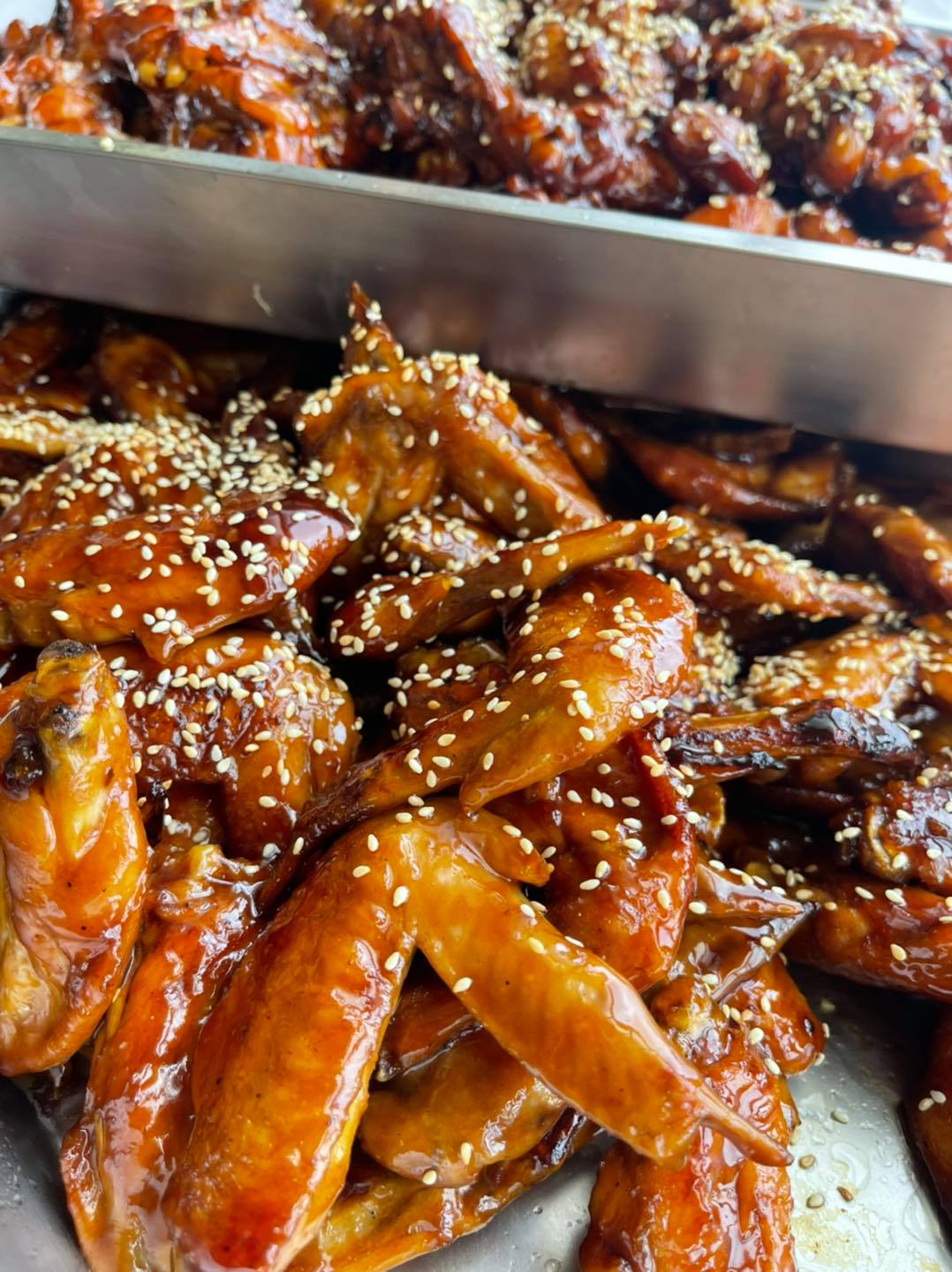 泰 Tai -手做料理真空包 - #泰Tai蜜汁雞翅 這個剛蜜好的雞翅🍗🍗 也太誘人了吧🤤🤤 剛出爐的蜜汁雞翅...