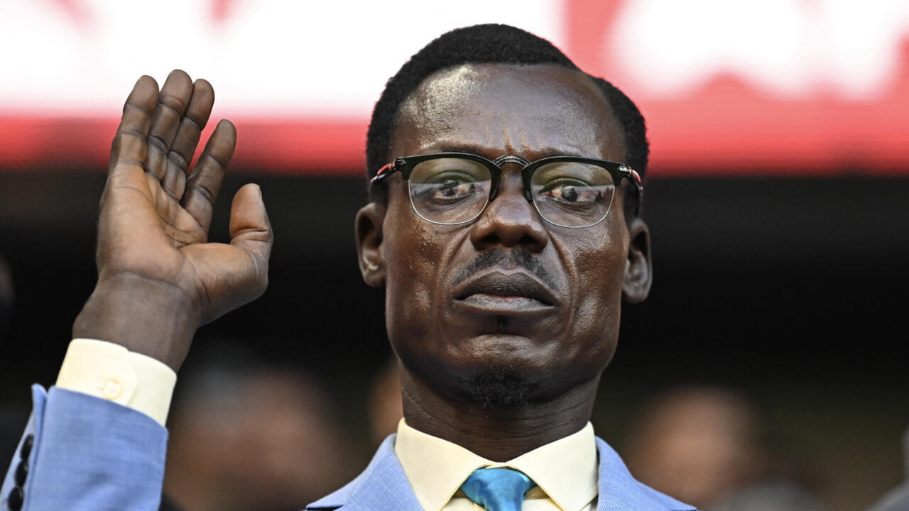 France - Après l'élimination de la RD Congo, les larmes de la statue ...