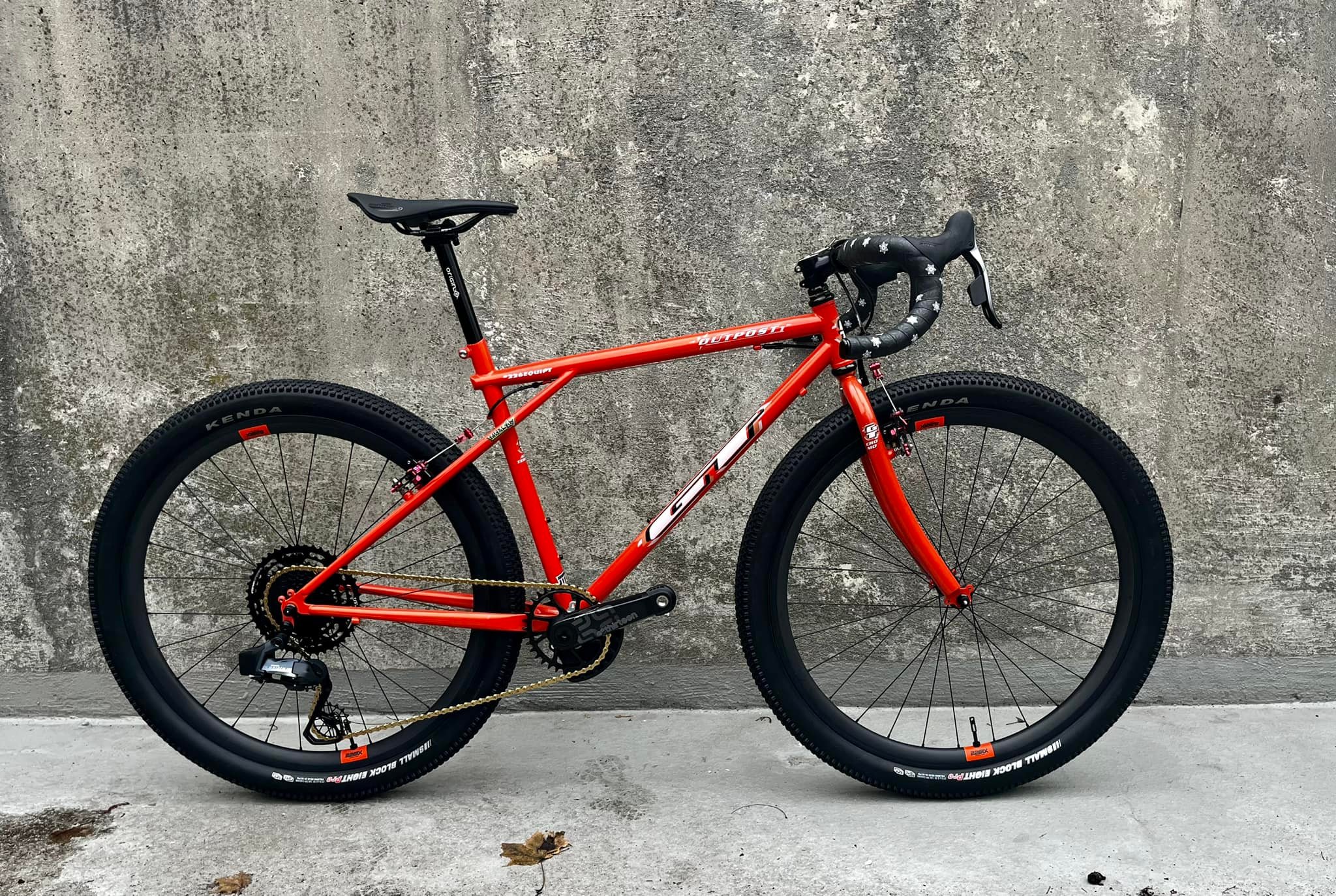 Late 80s GT Outpost monstercross bike build with SRAM Force AXS