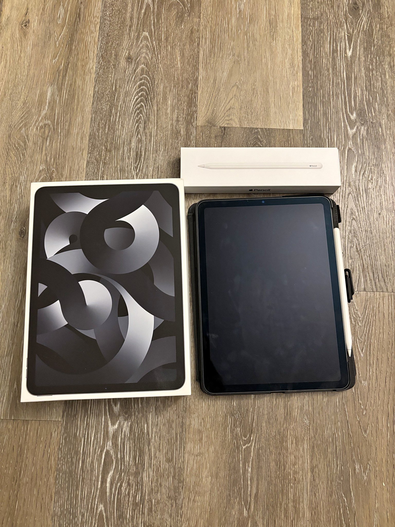 Ipad Air (5th gen.) + apple pencil+ speck case - Tablets & eBook ...
