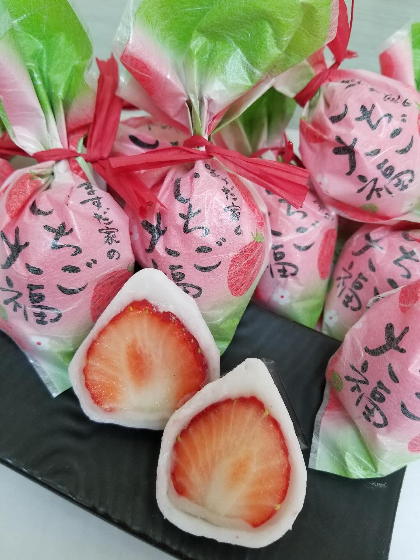 おはようございます 昨日は昼過ぎには売り切れてしまった店舗もありま 