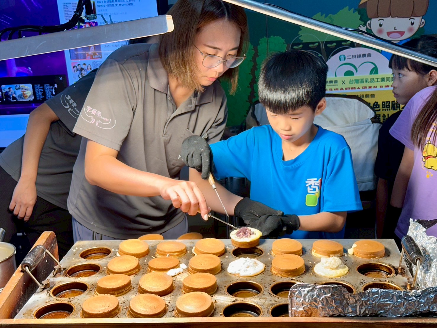 享麥麥車輪餅 - 「花生麻糬」 大家有看到照片了吧！ 裡面是花生粉加上黑糖麻糬 非常絕搭！！吃過都說👍 - 對了！想要購買雞蛋🥚可以私訊哦 ...