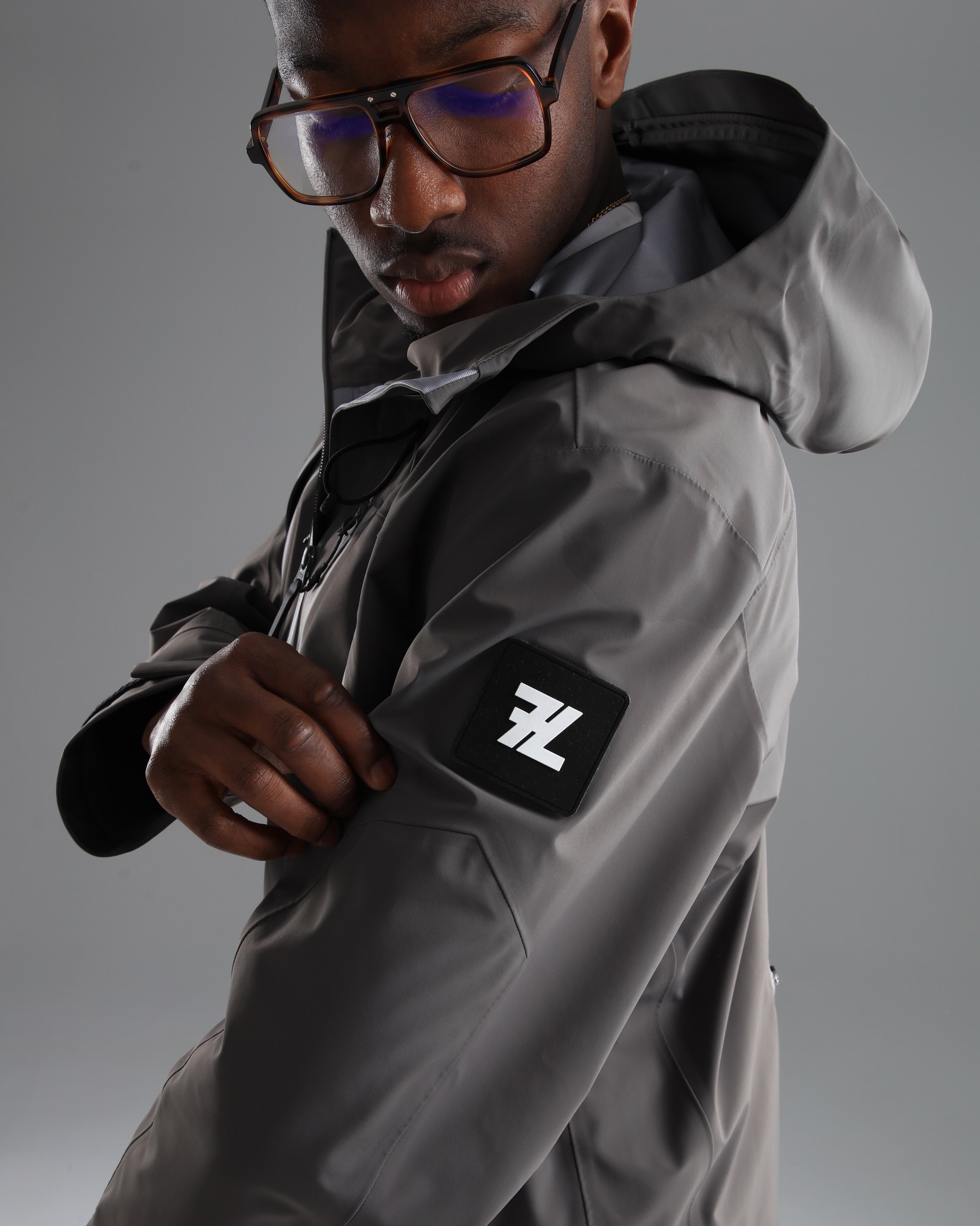 The lining of the 7L x ArkAir Smock is a poly mesh drop liner 