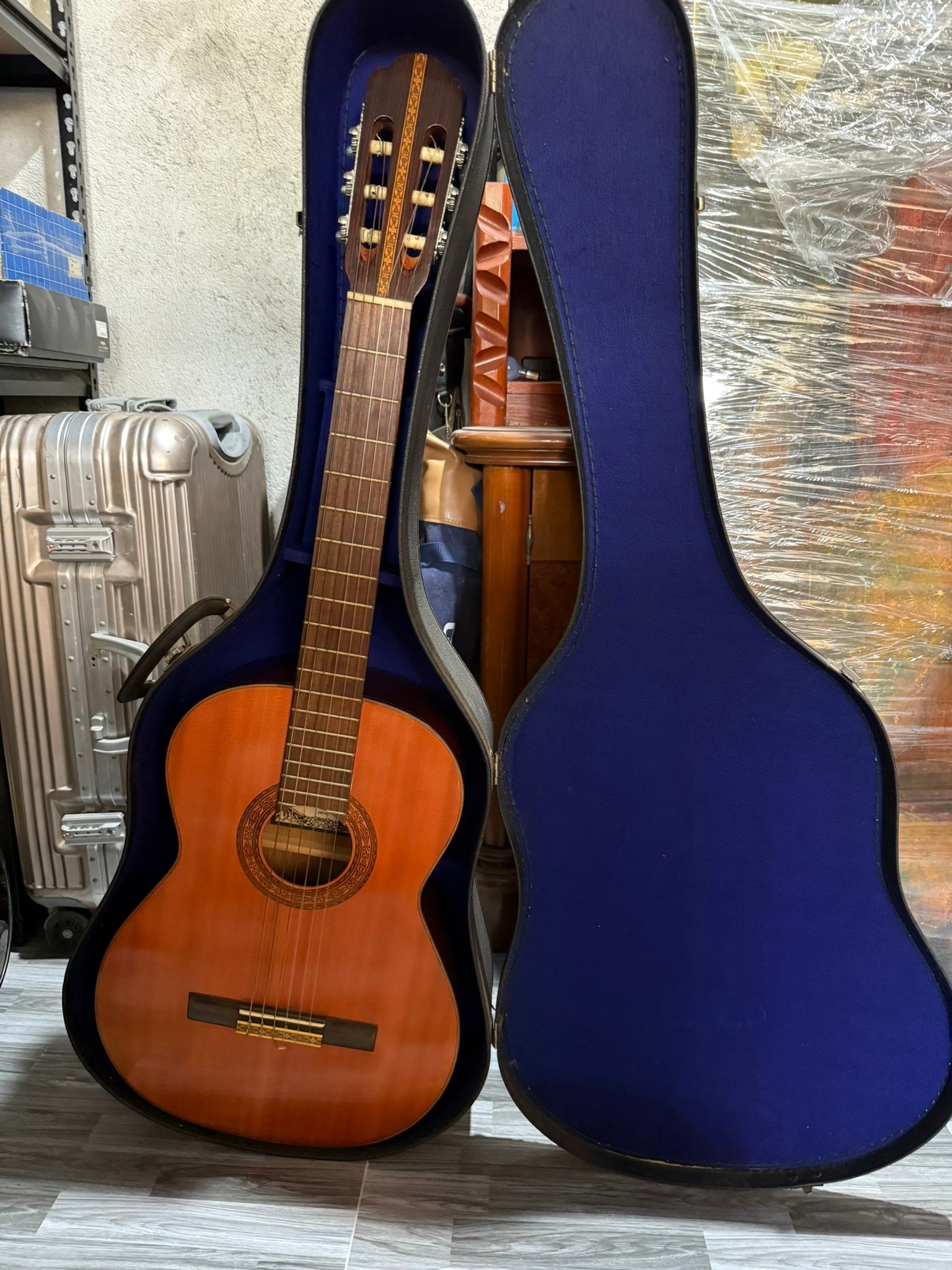 Classical Acoustic Guitar Kiso Suzuki Model 80 In very good 