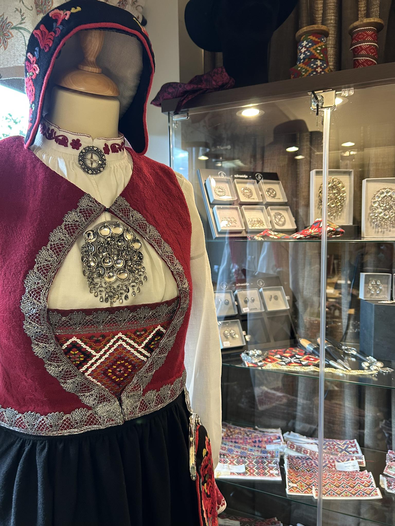 Bergtatt - ErindRing og Hvitgalder med symboler for harmoni i forhold ...
