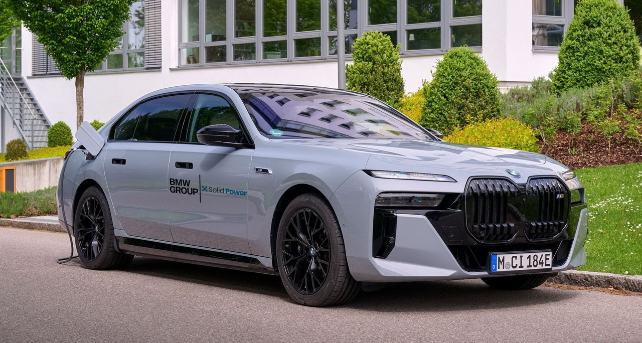 InCar - BMW公開搭載全固態電池的i7原型車 展現未來電動車革命潛力. #barnfind #bmw #i7 #ev #電動車電池 ...